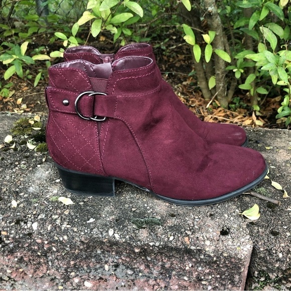 Unisa Piera Suede quilt stitching Ankle Boots with Buckle  Dark Red  8.5 - Picture 2 of 6